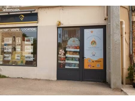 local commercial à louer au pied de la mairie