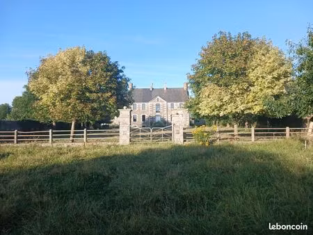 à vendre – demeure de caractère avec tourelles  250 m² de charme et de potentiel sur 2 600