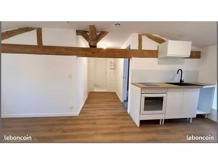 à louer – superbe appartement t1 rénové – plein centre-ville de luçon