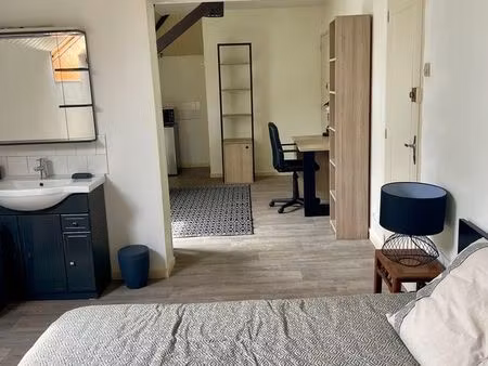 a louer à famars studette meublée 25m2  vue sur jardin