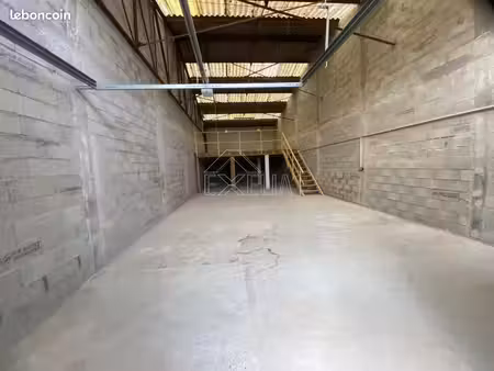 local industriel 100 m²