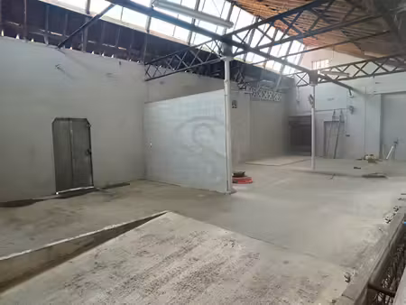 local 125 m2