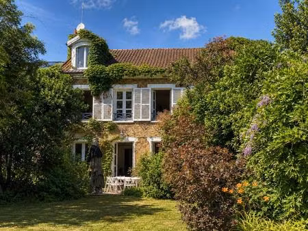 maison bourgeoise en centre ville 200 m² 4 chambres  jardin clos  2 garages