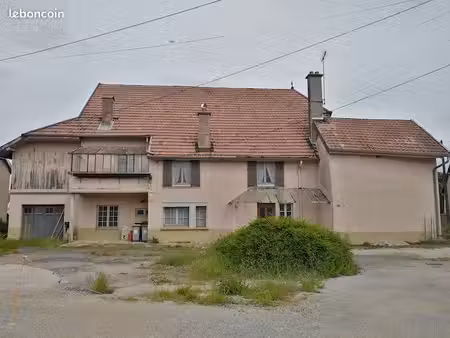 maison ancienne en centre village