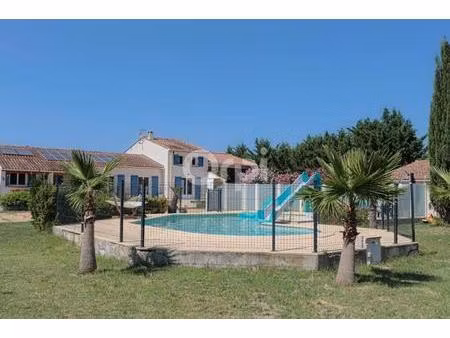 maison de 200m2   4 chambres   sur une parcelle de 4500m2  piscine  dépendance