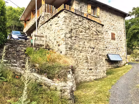 maison de caractère de 65 m2 avec grande terrasse  nombreuse