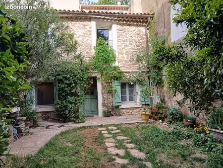 maison de village atypique de 118 m² avec jardin puget ville 280 000 euros