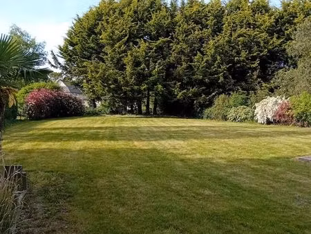 terrain constructible 896m²