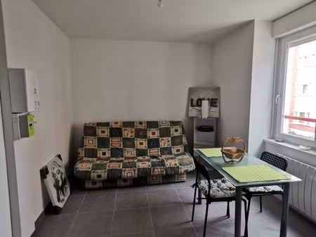 vend studio meublé et équipé