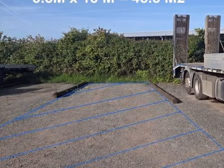 emplacements / stationnements / camion poids lourds sur site ferme et securise