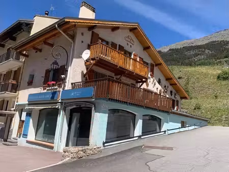 maison dont 2 appartements et un local commercial