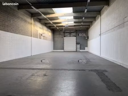 local d'activité 447 m²