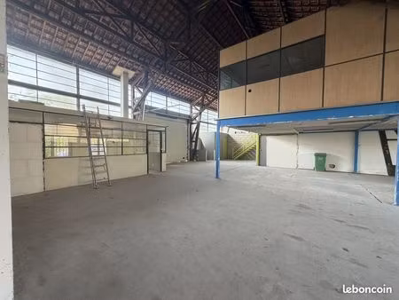 local 420 m² houdan