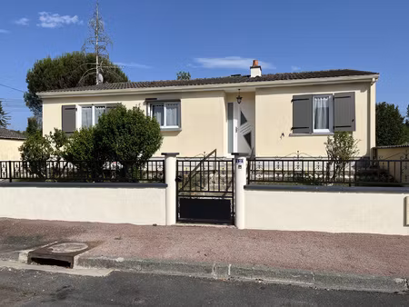 a saisir nord châtellerault dans résidence calme : beau pavi