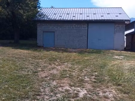 terrain constructible avec hangar sainte marie de cuines