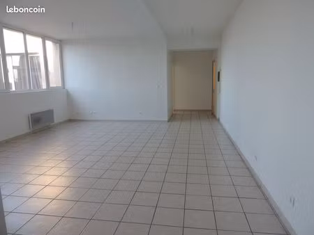 appartement 3 chambres avec parking sécurisé