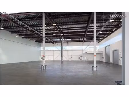 local bureaux 1 004 m²