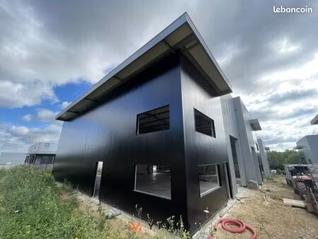 local d'activite 220 m² ecquevilly