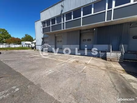 local d'activité 1 501 m²