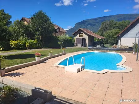 maison 5 pieces 218m m2