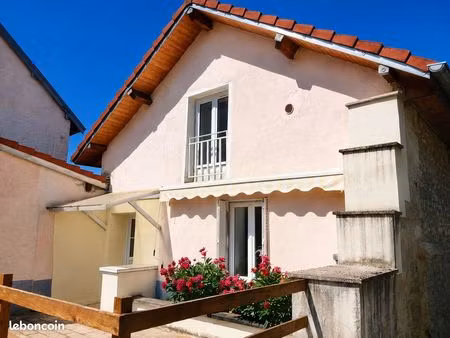 maisonnette en duplex avec chambre et salle d’eau – au calme  proche marnay