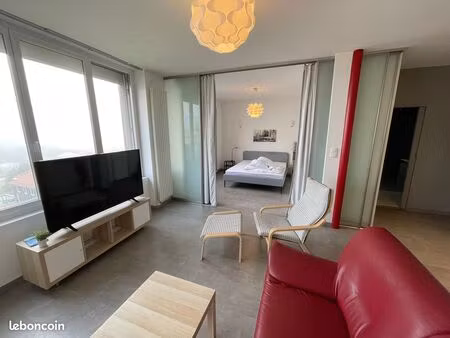 loft de type t3 d'une surface de 75 m2.meublé
