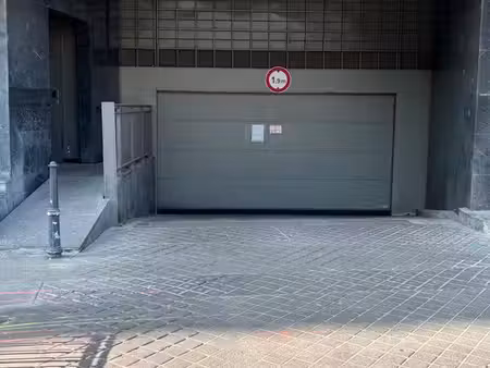place de parking sécurisée pour grand véhicule – neuilly-sur-seine (92)