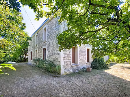 maison de plus de 185m² habitables  garage  dépendances  grand jardin clos  située à saint