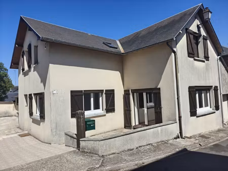 maison plein coeur de ville avec jardin