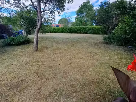 vends terrain à bâtir