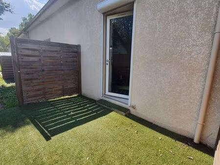 studio meublé 25m2 courette parking