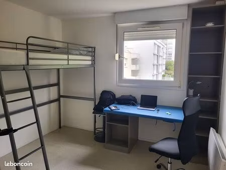 studio 18 m2  centre  propre  au calme  proche universités  15 min du rer a et de toutes c