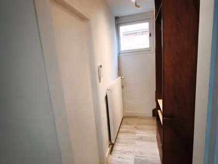 à louer – t4 triplex avec petit garage – proche plage  écoles et commerces