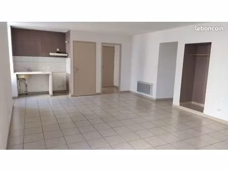 appartement à louer dans un village situé à 20 kms de montélimar et 15kms de crest