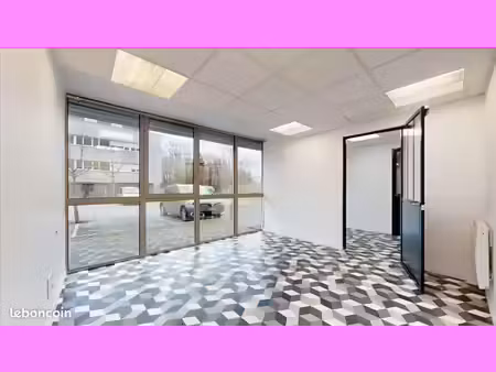 bureau 12 m²