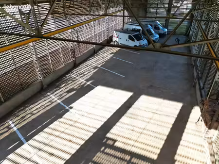 hangar  box  local  abri camping car  voiture hors d'eau hors d'air