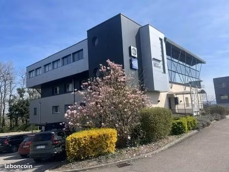 local indépendant dans espace médical