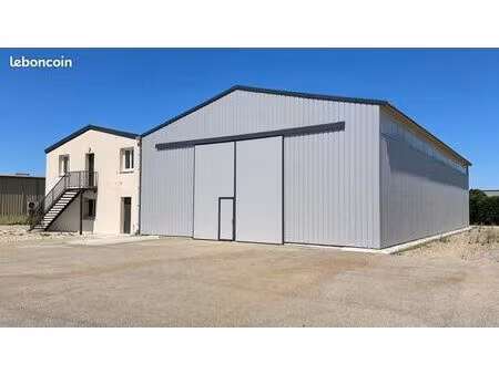 local d'activités de 415 m² avec bureaux  atelier hangar- zone industrielle de pierrelatte
