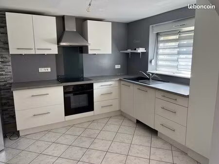 à louer – t2 rez-de-chaussée de 46 m² avec cour et stationnement