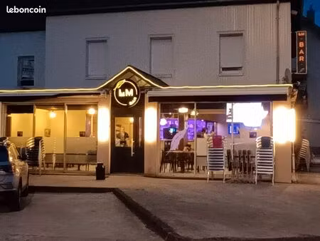 bar avec terrasse exceptionnelle mur et fond