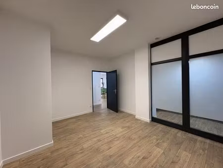 bureau 16 m²