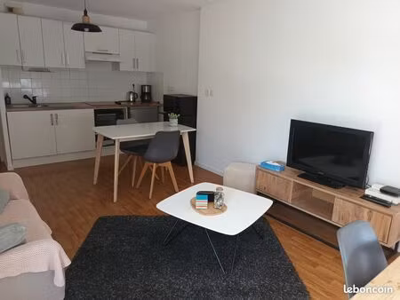 appart t2 proche ubs   bail étudiant