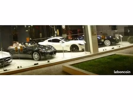 boutique 1000 m² st maur des fosses