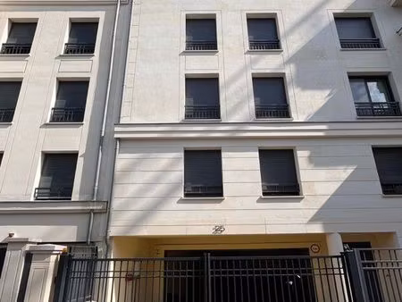location box sécurisé pour stationnement au pied du tram soleil levant - clamart