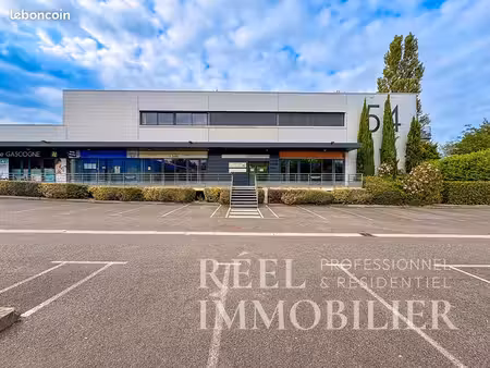 bureaux  local commercial 206 m² auch