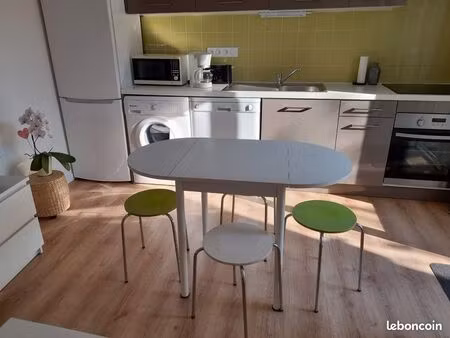 mignon appartement en location à l année à partir du 1er septembre