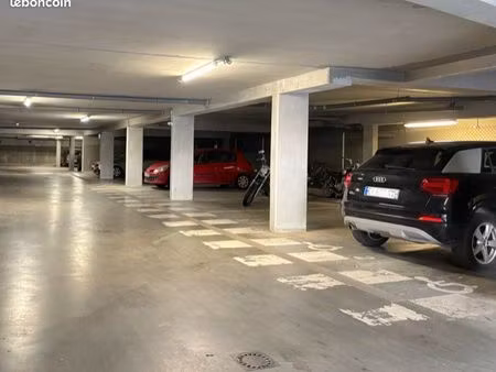 place de parking sécurisée (pmr)