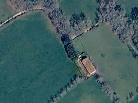 fermette en campagne isolée sur 1.3 hectares