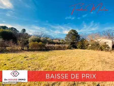 terrain 3 pièces 3400 m²