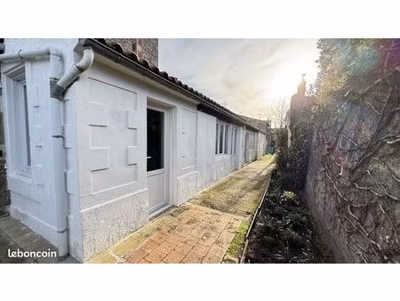 maisonnette t2 meublée hyper centre  quai  calme  28m2